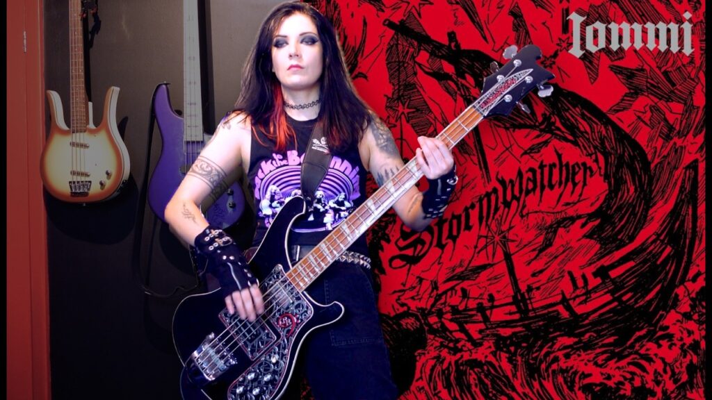 Becky Baldwin plays «Stormwatcher»