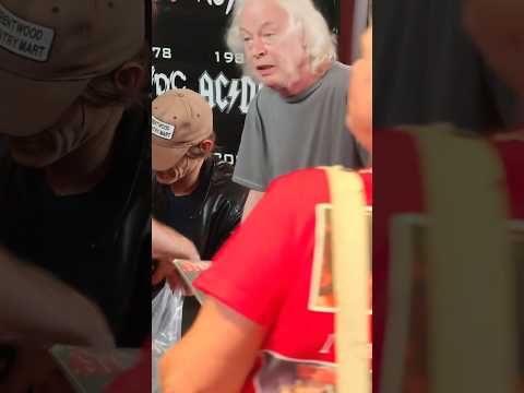 AC/DC: Angus Young signed an autograph for a fan's baby in Toronto (video) | Metal Territory